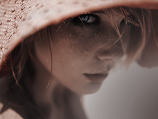 Woman hat serious eyes freckles - daniel lieske free wallpaper