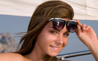Eszter mattioni sunglasses smiling mountains - sunglass free wallpaper