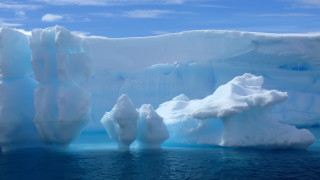 Large iceberg ocean ecological art - a large iceberg free wallpaper