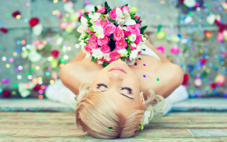 Woman flower bouquet confetti christmas - a bouquet of flowers free wallpaper