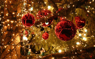 Christmas tree ornaments lights snow - a picture free wallpaper