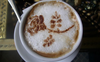 Coffee face spoon stilllife glass - a face free wallpaper