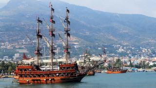 Large boat city mountains town - matte painting free wallpaper