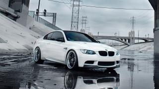 White car wet street bridge - a bridge and a bridge in the background free wallpaper