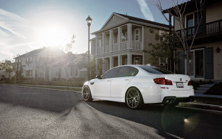 White car street house lamppost - anamorphic free wallpaper
