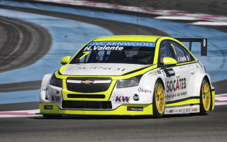 Yellow white car race track - car free wallpaper