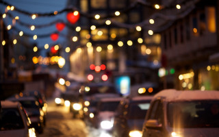 Snowy city street traffic christmas - cao zhibai free wallpaper