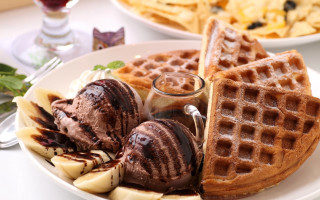 Waffles banana icecream food table - delaunay free wallpaper