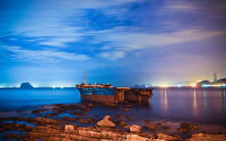 Boat water city lake shore - elsa bleda free wallpaper