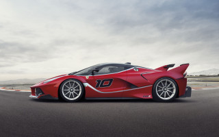 Red sports car race track 31 - the front of the car free wallpaper