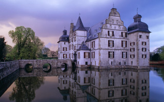 Castle bridge water cloudy sky - a cloudy sky above free wallpaper for desktop