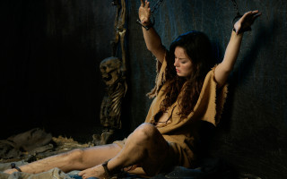 Woman bed arms up araceli - movie still free wallpaper