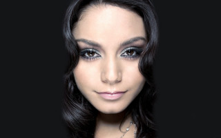 Woman black hair pearl necklace - facial free wallpaper