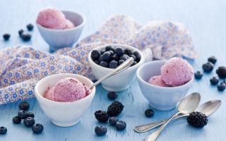 Ice cream berries spoons napkin - florianne becker free wallpaper