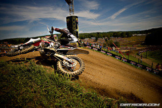Dirt bike rider track crowd 2 - a crowd watching free wallpaper