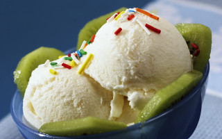 Ice cream scoops banana sprinkles - coppo di marcovaldo free wallpaper