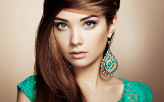 Woman green dress earrings realistic - shaded free wallpaper