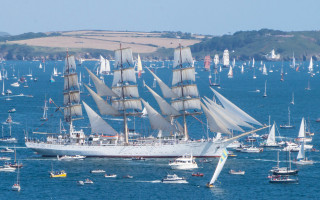 Sailboat ocean cityscape bridge horizon 2 - the water behind free wallpaper