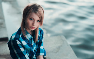 Woman ledge water blonde blue - a ledge next free wallpaper