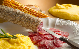 Food corn potatoes meat pastel - a plate of food free wallpaper