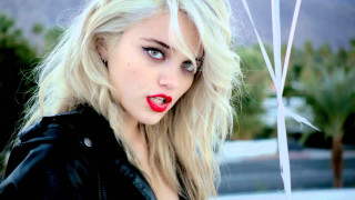 Alice prin red lip black - a red lip free wallpaper