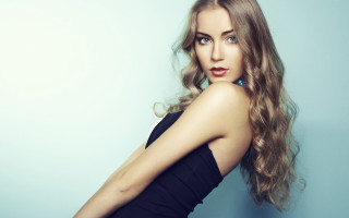 Woman long hair blue background - flowing hair free wallpaper