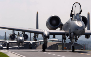 Large jet airport runway intimidating - a large jet free wallpaper