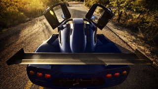 Blue car panfuturism wings puzzle - a blue car free wallpaper