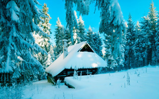 Cabin snowy woods blue sky - a cabin free wallpaper