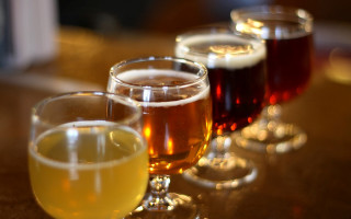 Drinks glasses wooden table shallow - barthel bruyn free wallpaper