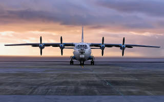 Large airplane runway sunset clouds - top of an airport runway free wallpaper