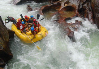 Raft people river rocks water - full free wallpaper