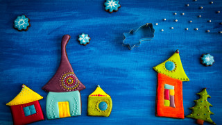 House tree blue background snowflakes - naive free wallpaper
