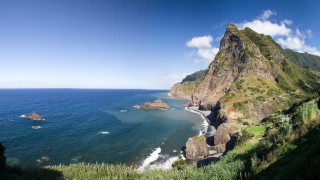 Beach mountain scenery boat horizon - scenic free wallpaper