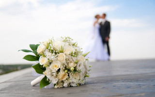Bride groom roof bouquet flowers - a roof free wallpaper