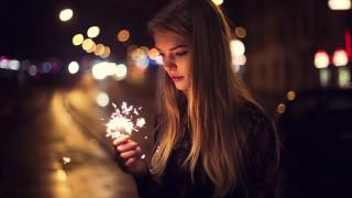 Woman sparkler night street christmas - a street free wallpaper
