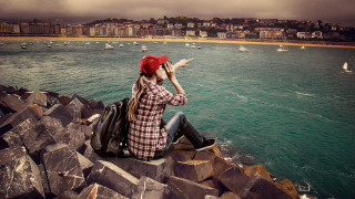 Woman rock wall water boats - a rock wall free wallpaper