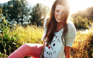 Girl field smiling sunshine outdoors - the sun free wallpaper