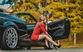 Woman red dress car blur - the back of a car free wallpaper