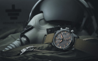 Watch helmet bed retrofuturism blurry - f 8 aperture free wallpaper