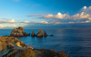 Rocky outcropping ocean clouds matte - a rocky outcropping free wallpaper