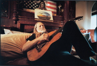 Man laying bed guitar flag - the wall behind free wallpaper