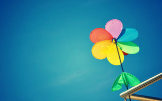 Colorful kite blue sky metal - florianne becker free wallpaper