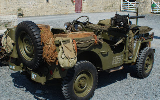 Green jeep large tire bag - 8 0 mm free wallpaper
