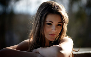 Woman serious portrait blackhair browneyes 2 - serious free wallpaper for desktop