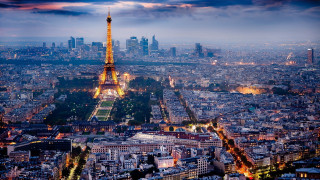 Eiffel tower night view top - a view of the eiffel tower free wallpaper