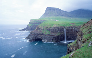 Waterfall ocean cliff house green - a house free wallpaper