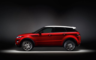 Red range rover dark room - a spotlight free wallpaper