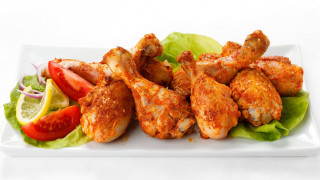 Chicken wings lettuce tomatoes salad - professional free wallpaper