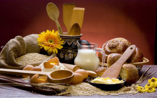Food table bread flowers wooden - a vase of flowers free wallpaper